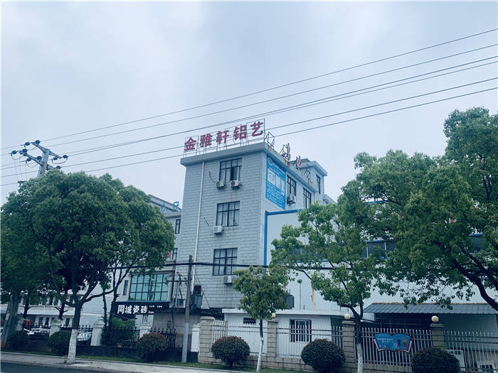 豸